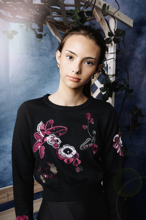 HEV Scattered Floral Embroidery Knit