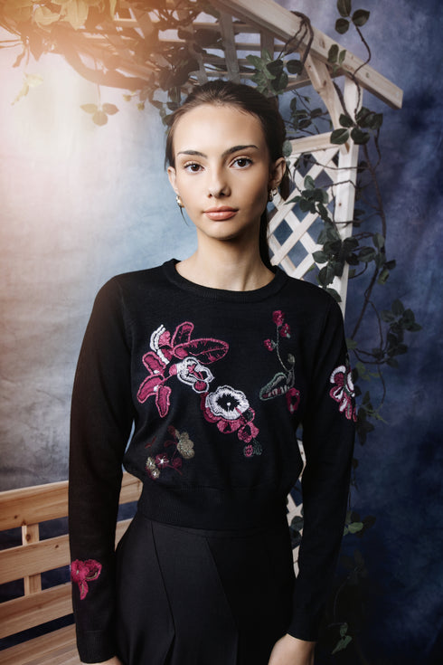 HEV Scattered Floral Embroidery Knit
