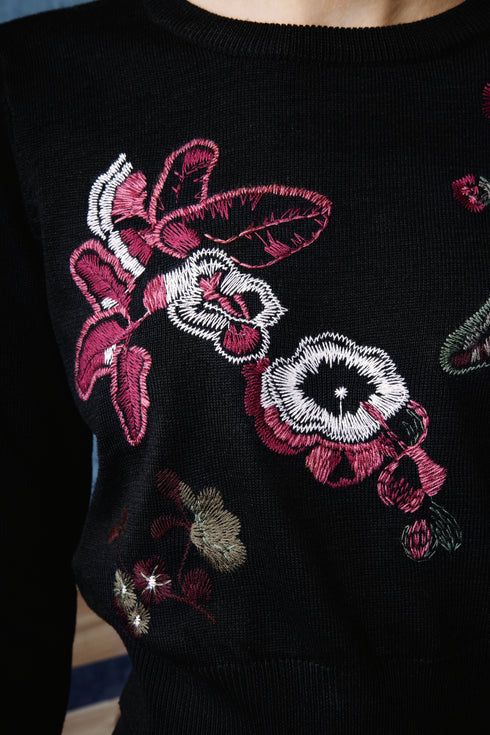 HEV Scattered Floral Embroidery Knit