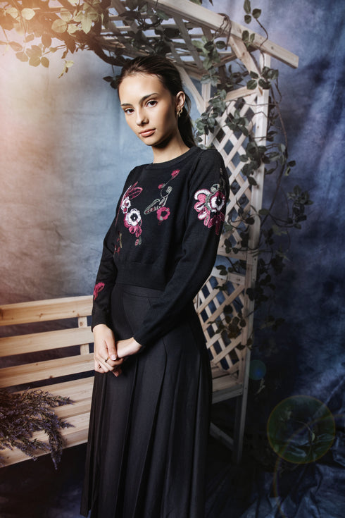 HEV Scattered Floral Embroidery Knit