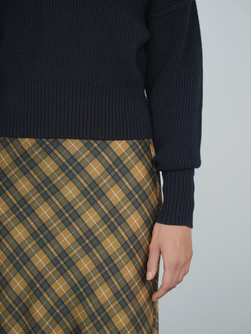 Point Chunky Knit V-Neck Sweater in Navy