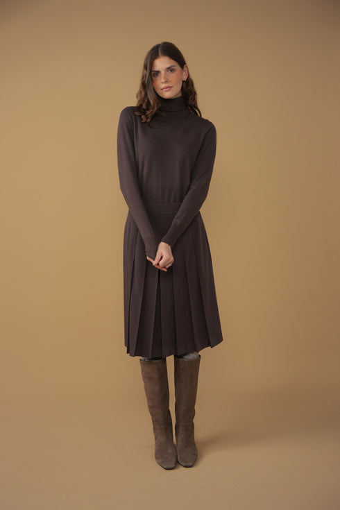 Point Short Pleated Skirt in Chocolate