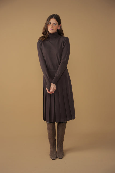 Point Short Pleated Skirt in Chocolate