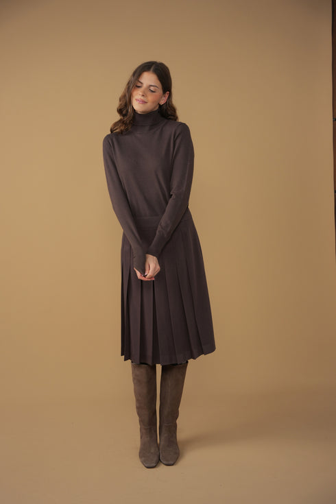 Point Short Pleated Skirt in Chocolate