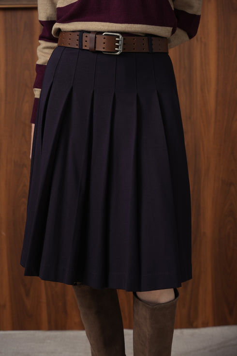 Point Short Pleated Skirt in Navy
