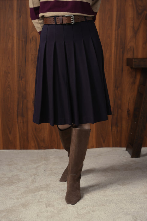 Point Short Pleated Skirt in Navy