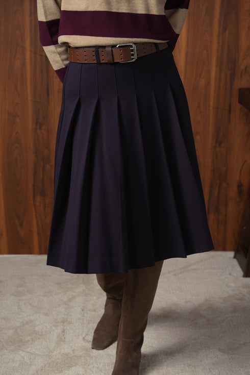 Point Short Pleated Skirt in Navy