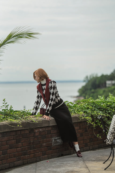 Point Puff Sleeve Jacquard Sweater in Black Argyle