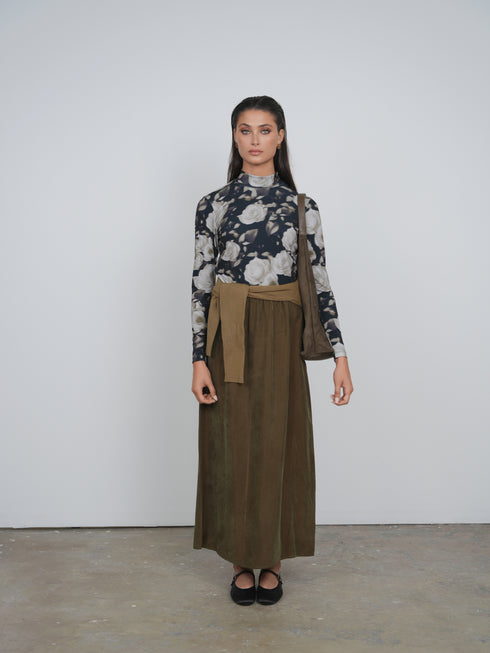 Point Mock Neck Top in White Roses