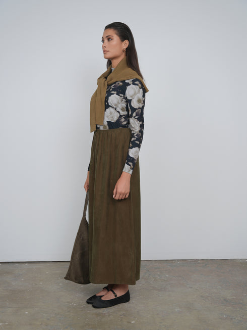 Point Mock Neck Top in White Roses